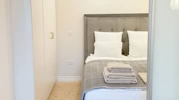 Iron/ironing board, WiFi, bed sheets