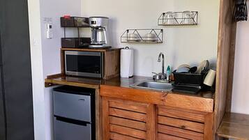 Cafeteira/chaleira, geladeira, micro-ondas