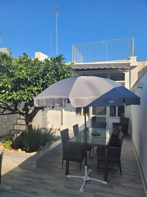Outdoor dining - Casa Degli Aranci - Vacation Home, Smart Working, Garden, Terrace, Workation (Monteroni di Lecce)