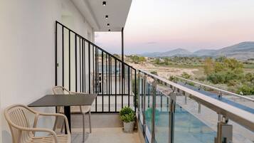 Chambre Triple, balcon | Balcon
