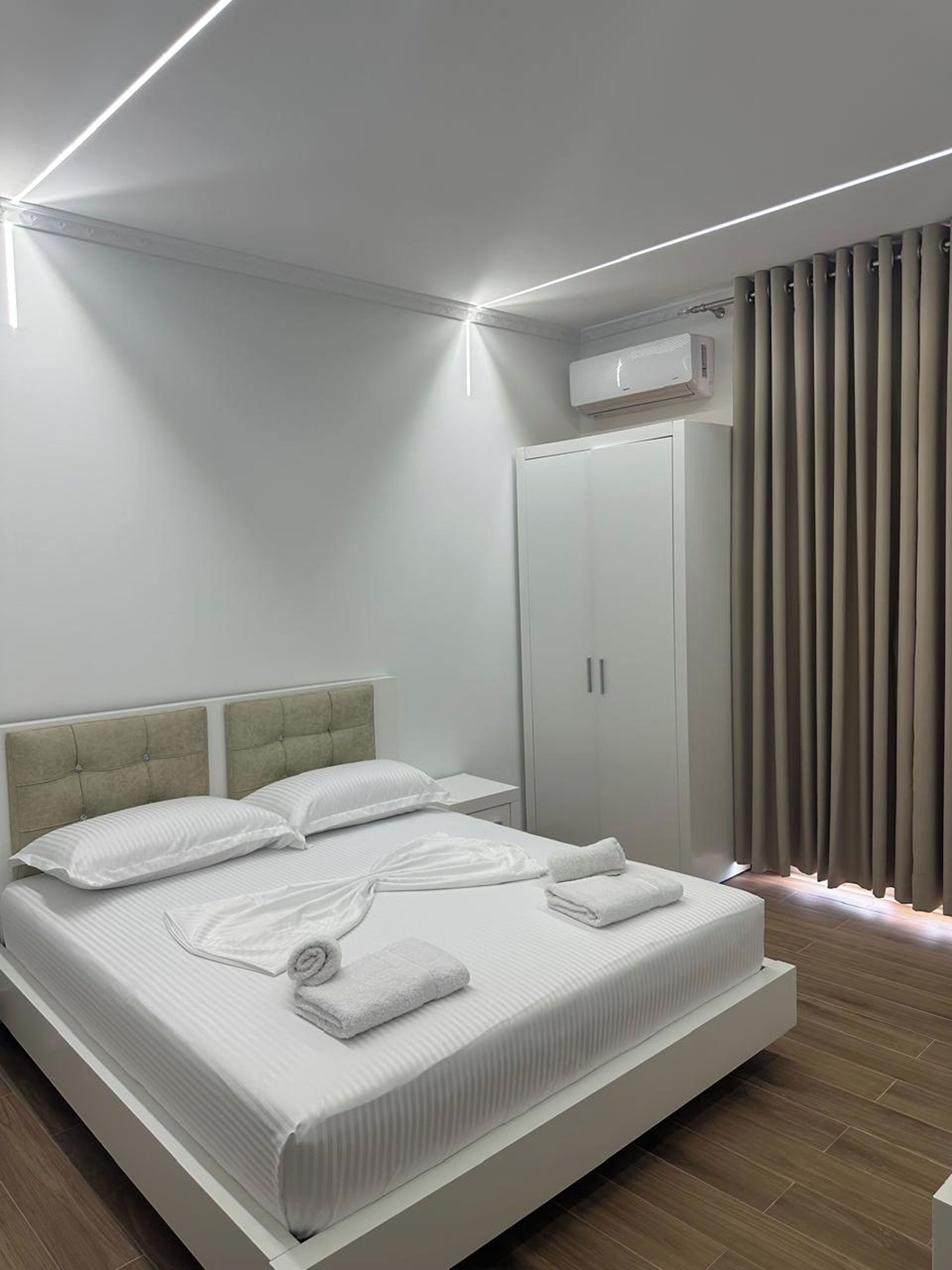 Free WiFi, bed sheets