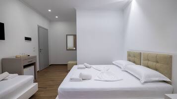 Triple Room, Balcony | WiFi (free), bed sheets