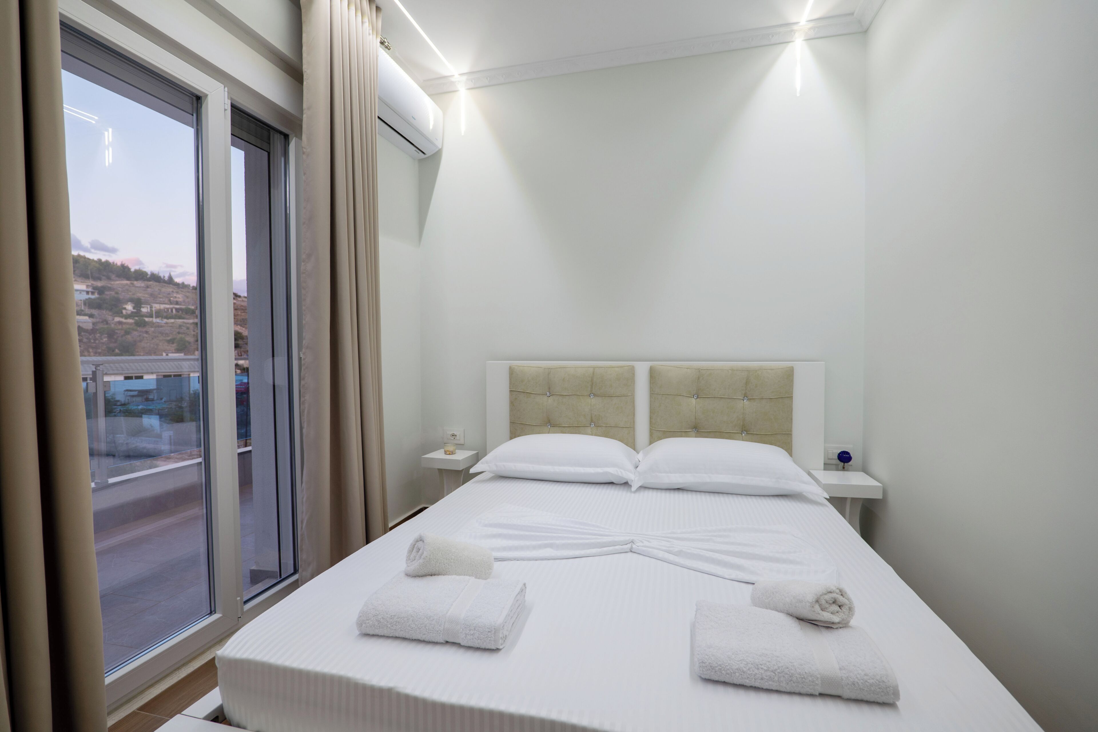 Free WiFi, bed sheets