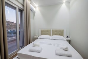 Double Room, Balcony | WiFi (free), bed sheets - SulMare Rooms (Sarandë)