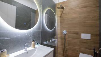 Double Room, Balcony | Bathroom | Shower, free toiletries, hair dryer, towels