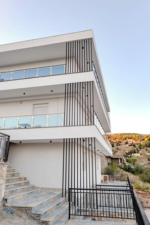 Front of property - SulMare Rooms (Sarandë)