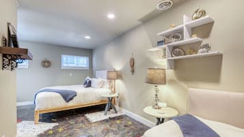 4 Schlafzimmer, Schreibtisch, Bügeleisen/Bügelbrett, Reisekinderbett