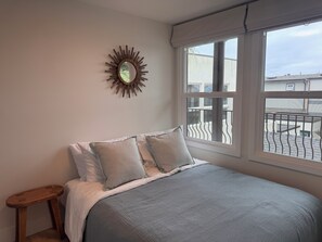 Free WiFi, bed sheets - Riverfront / Private Rooftop Deck / Ocean Views (Capitola)