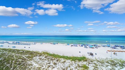 Oceanfront Elegance, Newly Renovated, Direct Beach Access next to St. Andrews Pk