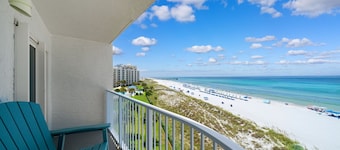 Oceanfront Elegance, Newly Renovated, Direct Beach Access next to St. Andrews Pk