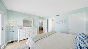 3 bedrooms, WiFi (free), bed sheets
