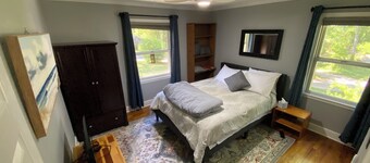 Highland Hideaway 3BD-2BTH, Gameday Stadium-walkable, 82"TV/Pool Table/Firepit