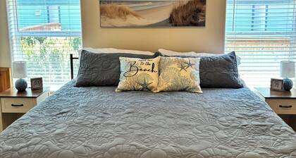 Oceanfront Waldport beach house - stunning Bay views - perfect for relaxing stay
