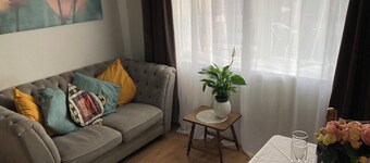 One Bed Apartment in Leafy Affluent Village close to M1 J30