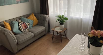 One Bed Apartment in Leafy Affluent Village close to M1 J30
