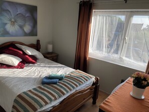 Room - One Bed Apartment in Leafy Affluent Village close to M1 J30 (Barlborough)