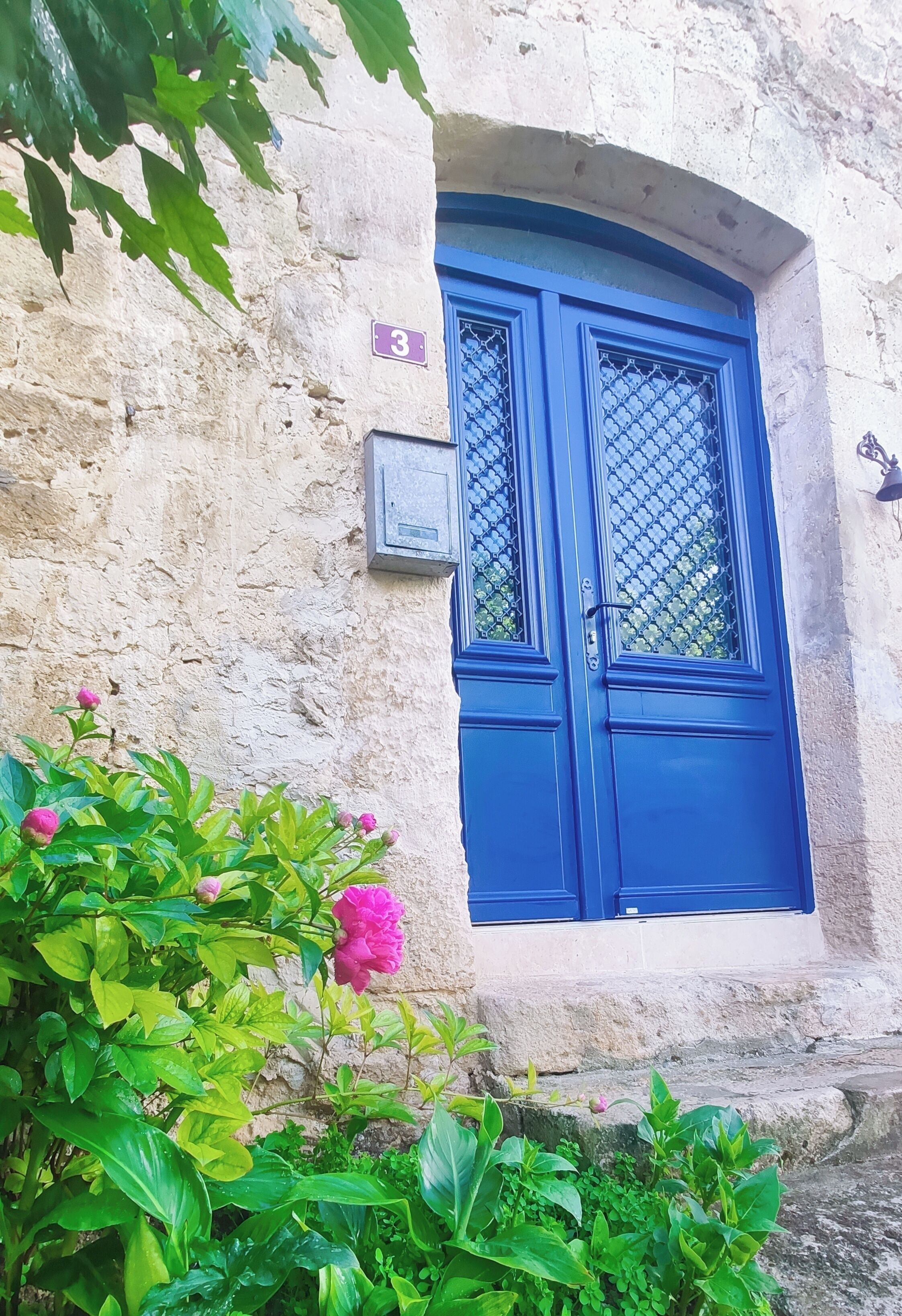 Poussez la porte bleue… et faites comme chez vous ! 