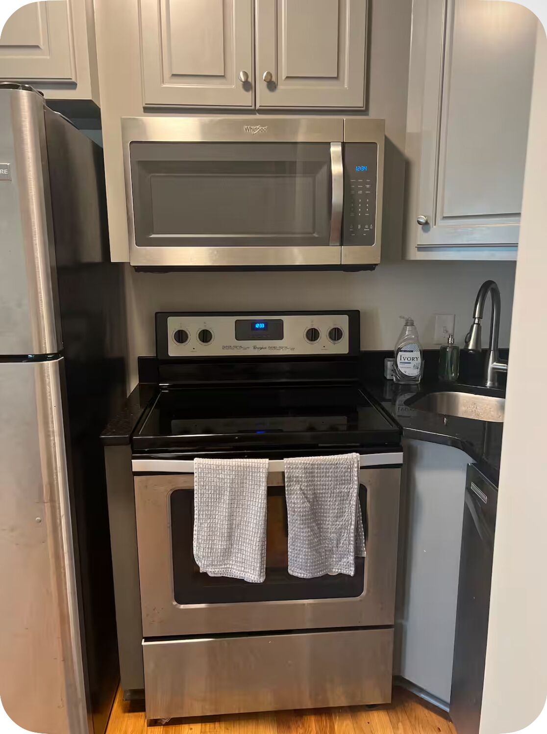 Coffee/tea maker, fridge, microwave, oven