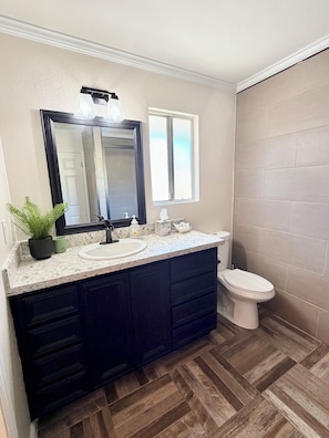 Bathroom - Gold Country Getaway (La Grange)