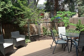 Outdoor dining - Southeast Boise Retreat with Pool - Minutes to BSU, Downtown & the Greenbelt (Boise)