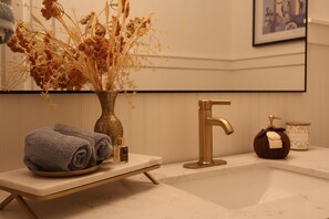 Shower, hair dryer, towels, soap - Southeast Boise Retreat with Pool - Minutes to BSU, Downtown & the Greenbelt (Boise)