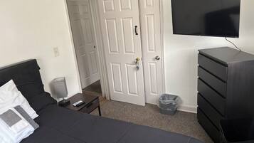 Basic Double Room | Iron/ironing board, WiFi (free)