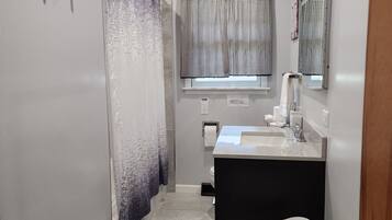 Asciugacapelli, asciugamani, sapone, shampoo