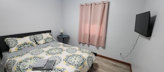 Lovely 3-bedroom house with AC in charming Rock Falls