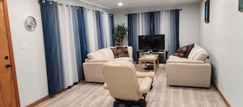 Lovely 3-bedroom house with AC in charming Rock Falls