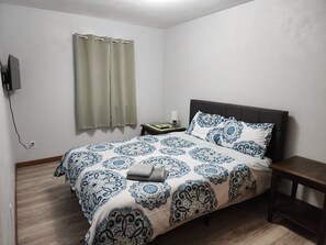 3 slaapkamers, een strijkplank/strijkijzer, gratis wifi, beddengoed