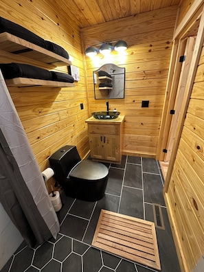 Hair dryer, towels, soap, toilet paper - Cozy, romantic, secluded, new cabin in the heart of beautiful Red River Gorge. (Zoe)