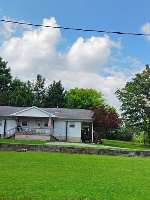 Exterior - Near Kentucky lake Running bear cottage ! (Gilbertsville)