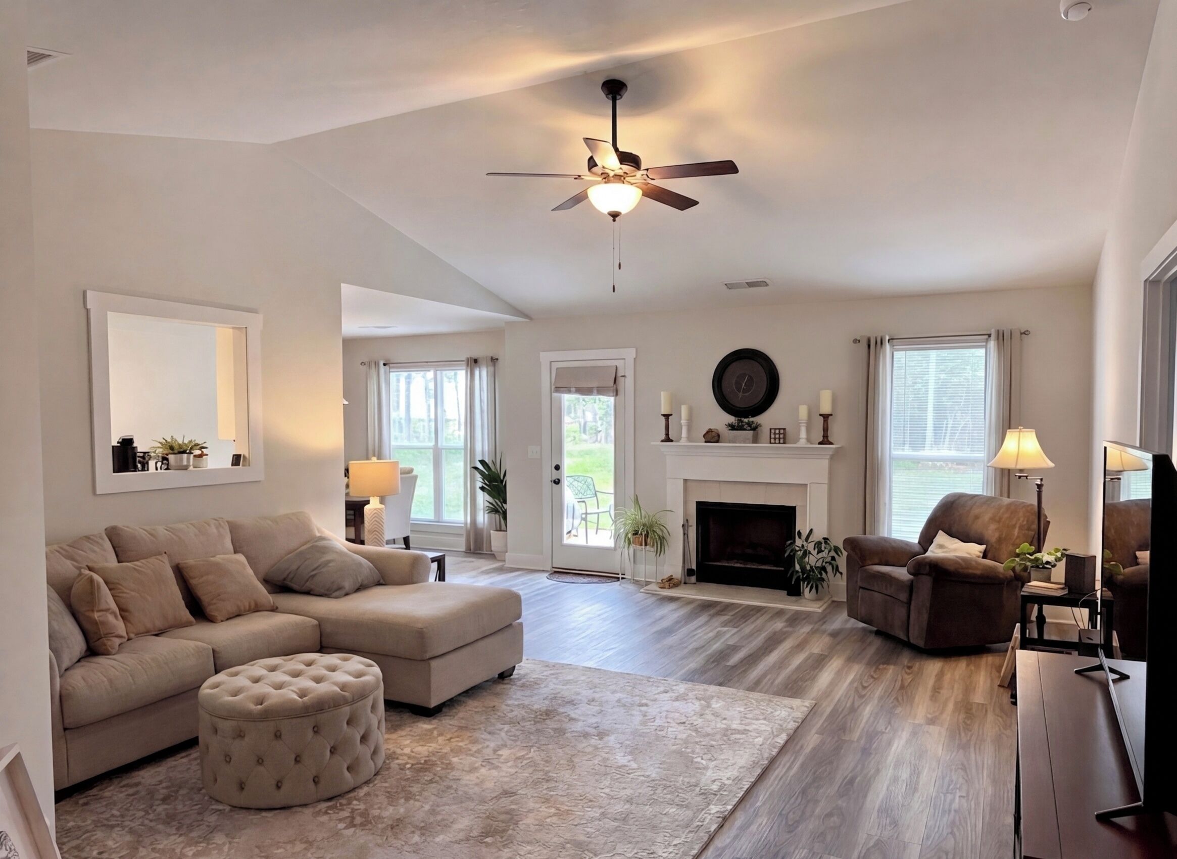 Smart TV, fireplace