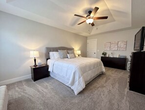 3 Schlafzimmer, Schreibtisch, Bügeleisen/Bügelbrett, kostenloses WLAN