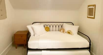 The Guest House: Charming Local Comfort