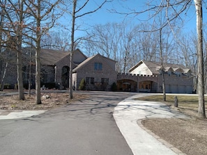 Exterior - Cozy 2-bedroom apartment in tranquil Birch Run with AC (Birch Run)