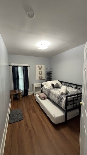 4 habitaciones, escritorio, wifi y ropa de cama 