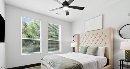 Modern Emerald Oasis
Stylish Decatur Getaway