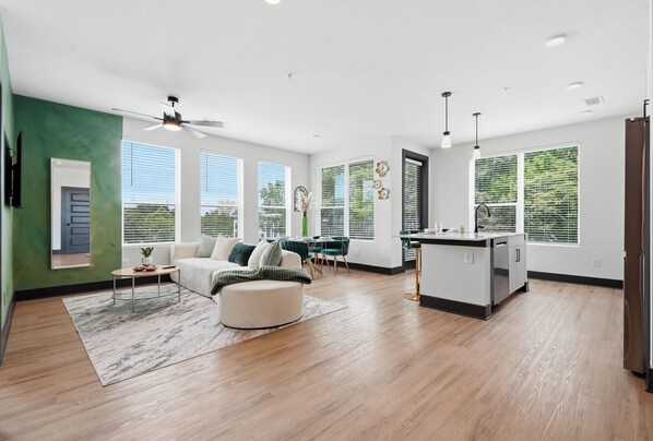Living area - Modern Emerald Oasis
Stylish Decatur Getaway (Decatur)