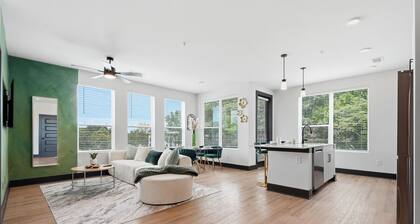 Modern Emerald Oasis
Stylish Decatur Getaway