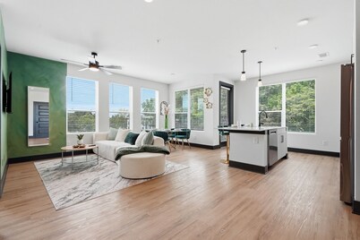 Modern Emerald Oasis
Stylish Decatur Getaway