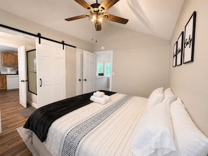 3 quartos, berço de viagem, Wi-Fi de cortesia, roupa de cama