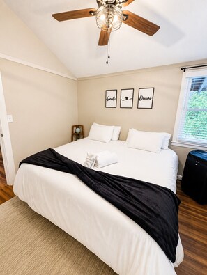 3 Schlafzimmer, Reisekinderbett, kostenloses WLAN, Bettwäsche