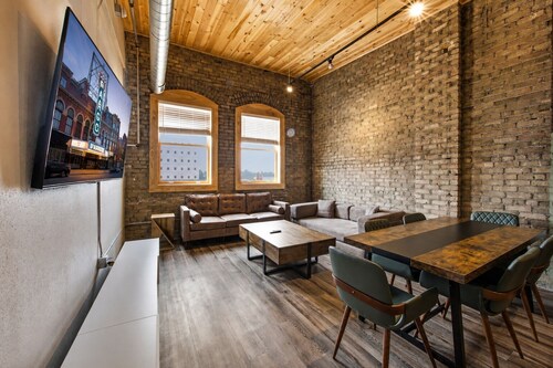 Downtown Fargo Brick Loft · 1BR/1BA · Steps to Dining, Near NDSU