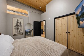 1 bedroom, iron/ironing board, free WiFi, bed sheets - Downtown Fargo Brick Loft · 1BR/1BA · Steps to Dining, Near NDSU (Fargo)