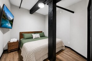 2 slaapkamers, een strijkplank/strijkijzer, gratis wifi, beddengoed