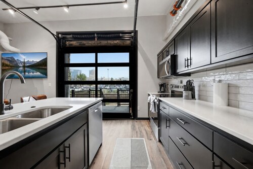 Designer Downtown Fargo Loft · 2BR/1BA · Minutes to NDSU & Fargodome