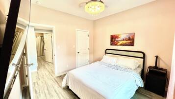 2 bedrooms, iron/ironing board, WiFi, bed sheets