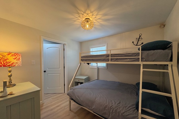 3 bedrooms, iron/ironing board, WiFi (free), bed sheets