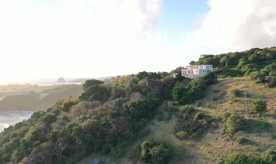 Grenadine Sky - Luxury 4BD Villa with Pool overlooking Caribbean Sea